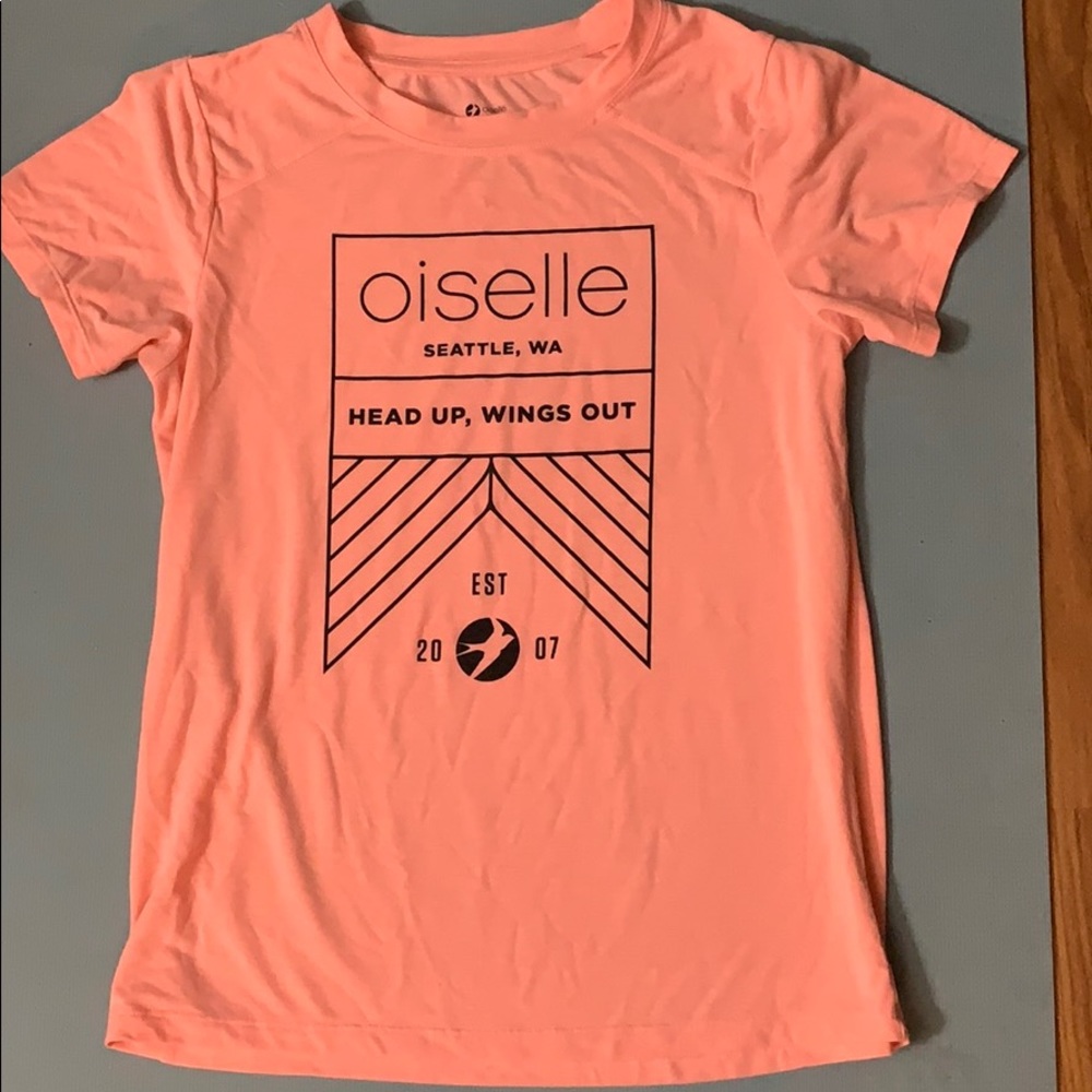 Oiselle logo flag crest tee